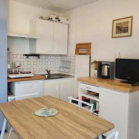 Avec Terrasse, Parking Prive Et Acces Direct A La - Fr-1-465-86 * Merville-Franceville-Plage