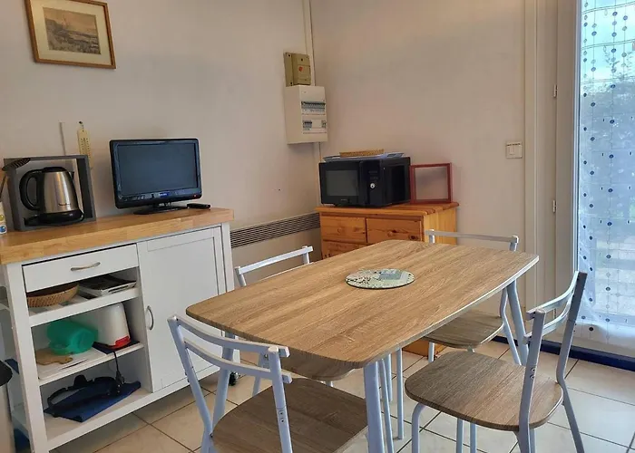 Apartment Avec Terrasse, Parking Prive Et Acces Direct A La - Fr-1-465-86 *