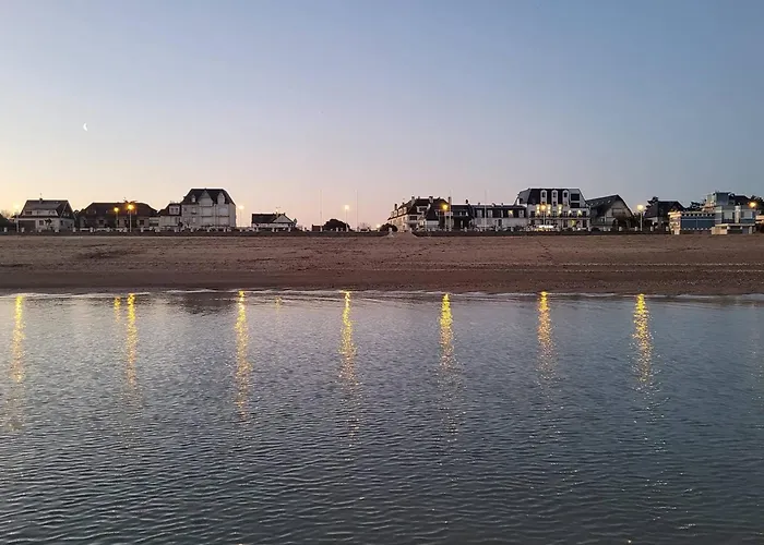 Apartment Avec Terrasse, Parking Prive Et Acces Direct A La - Fr-1-465-86 *