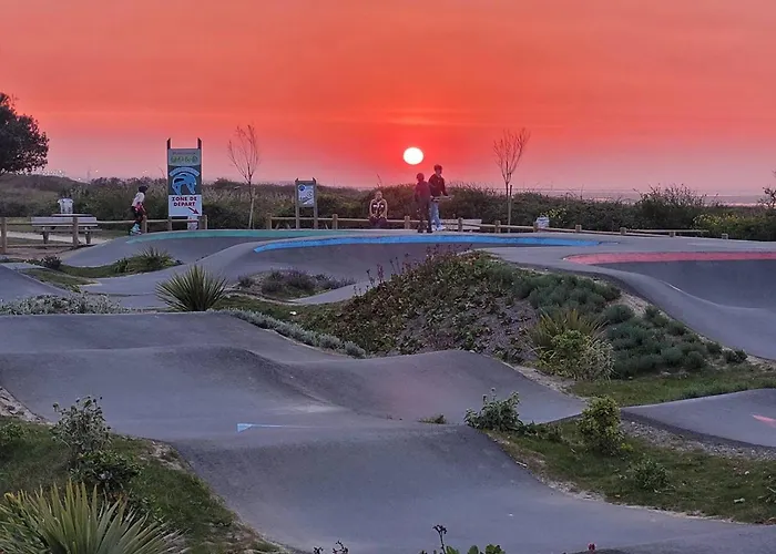 Avec Terrasse, Parking Prive Et Acces Direct A La - Fr-1-465-86 * Merville-Franceville-Plage