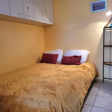 Appartement Avec Terrasse, Parking Privé Et Accès Direct à La - Fr-1-465-86