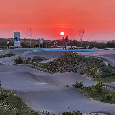 Avec Terrasse, Parking Prive Et Acces Direct A La - Fr-1-465-86 * מרוויל-פרנסויל-פלאז'